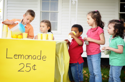 children at a lemonade stand