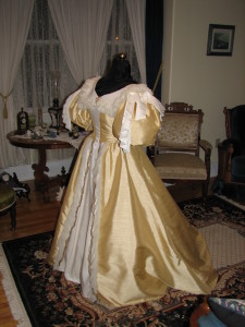 image of puffed sleeves like Anne of Green Gables might have worn.