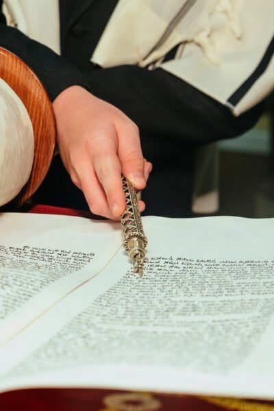 searching a Torah scroll