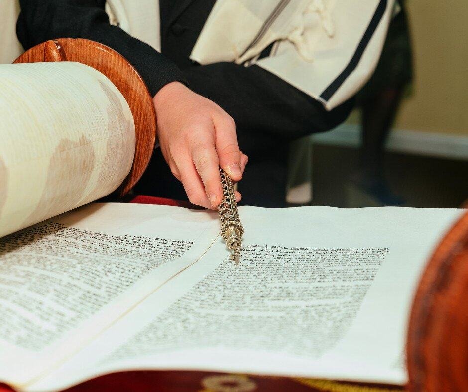 searching a Torah scroll